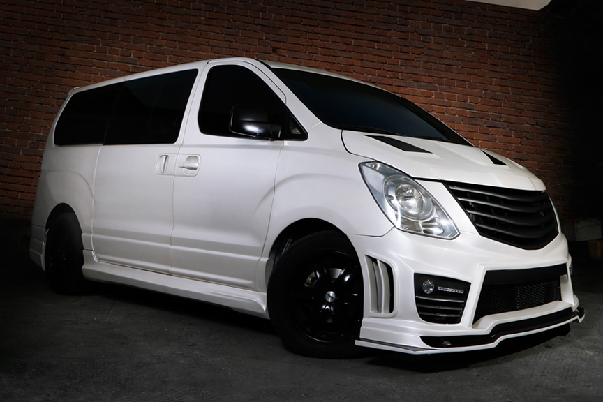 Hyundai Grand Starex in Matte Pearl Lustre White Fine (ctto)